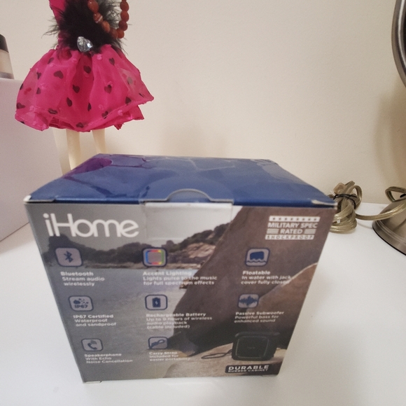 iHome Bluetooth rechargeable waterproof speaker - Picture 2 of 2